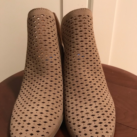NWOT LUCKY BRAND PERFORATED SUEDE BOOTIES SZ 6.5! - Picture 2 of 8